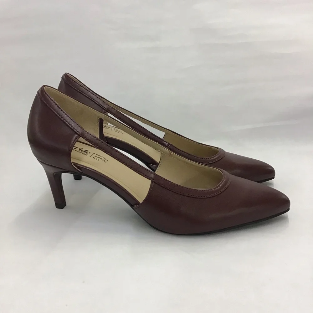 New Lifestride womens wine red heals size 9 side cutouts and cushion support